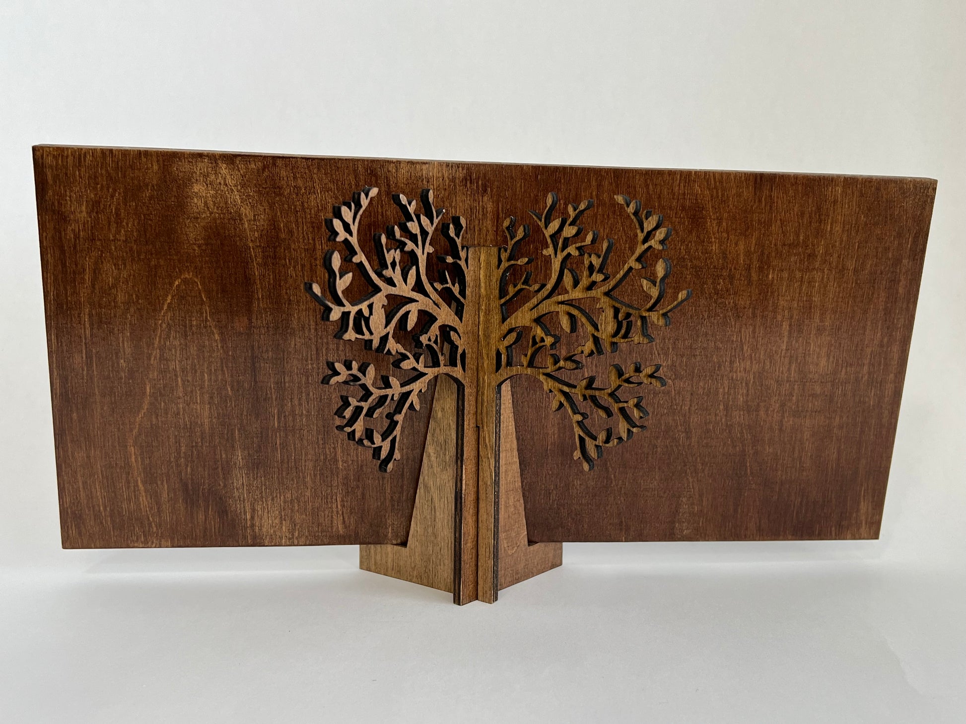 a fuller view of the tree stand with the sign resting on it.